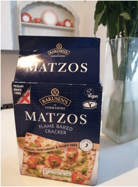 WyHighRPE's tweet photo. One is shop bought, one is hand crafted by our very own Tilly in Y8. I know which Matzos I'd rather have for lunch. Tilly did her research into this Jewish unleavened bread too. @WyHighAcademy #Y8RPE #learningisfun #learningisyum #Judaism https://t.co/dF7Rj5a4z1