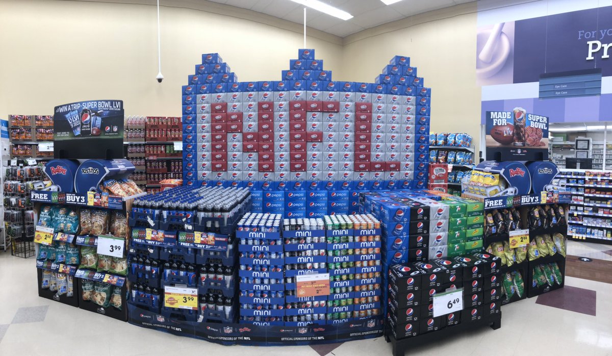 Dean_Kozak's tweet photo. @JoeyMulinaro Supporting the “Big Game” up in Canada Sobeys Rochdale in Regina, Saskatchewan https://t.co/SsiHqqkZ7p