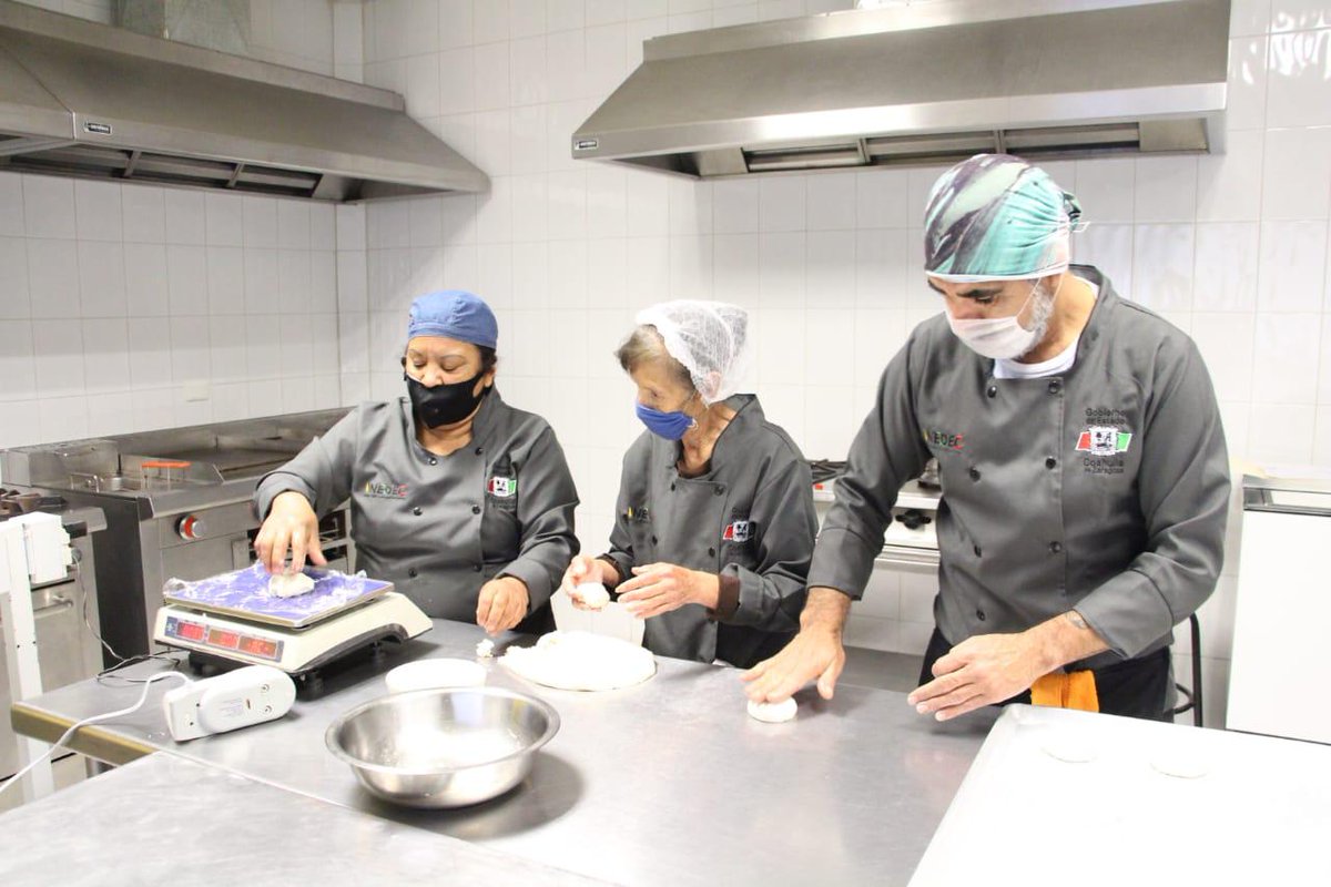 INEDEC_Coahuila's tweet photo. Práctico y útil resultó el primer curso de panadería que brindó a los trabajadores de cocina del Centro de Concentración “Eulalio Gutiérrez”, el @INEDEC_Coahuila en coordinación con el #Icatec #Coahuila.
#FuerteCoahuilaEs #SomosCoahuila #EquipoINEDEC #Coahuila https://t.co/G5YqdymE2v