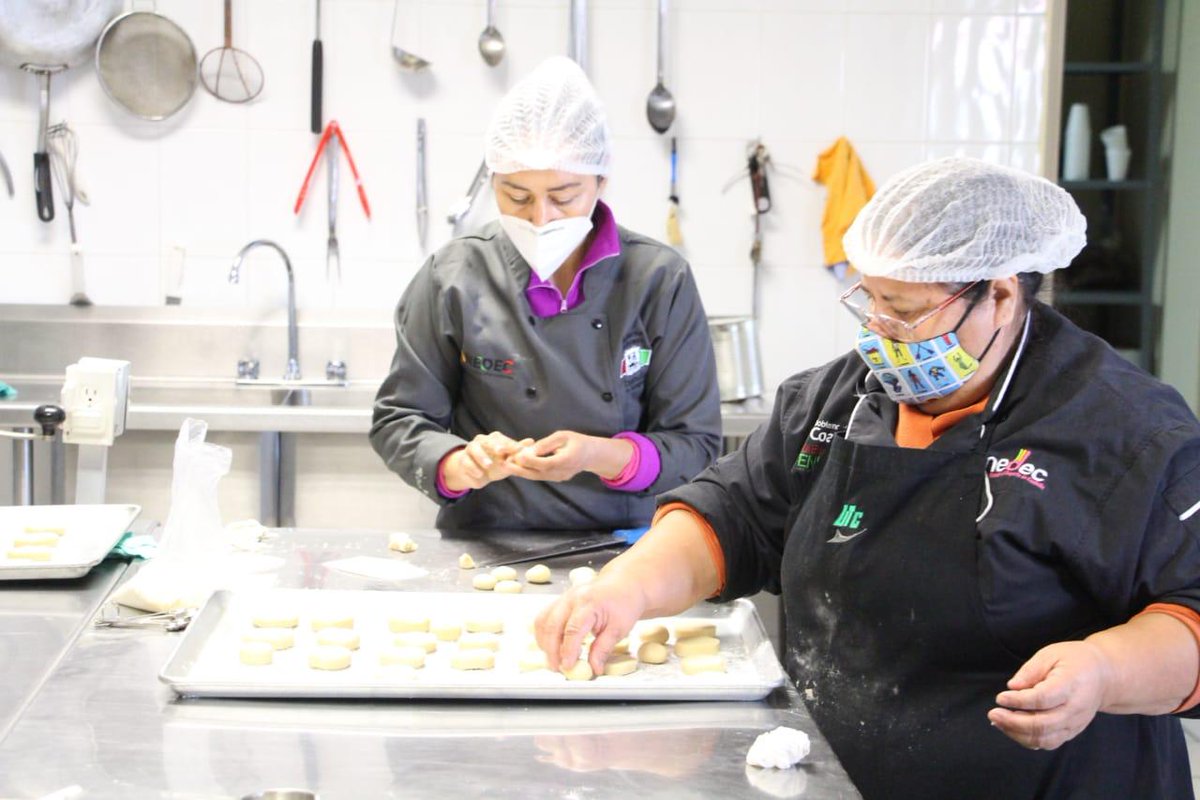 INEDEC_Coahuila's tweet photo. Práctico y útil resultó el primer curso de panadería que brindó a los trabajadores de cocina del Centro de Concentración “Eulalio Gutiérrez”, el @INEDEC_Coahuila en coordinación con el #Icatec #Coahuila.
#FuerteCoahuilaEs #SomosCoahuila #EquipoINEDEC #Coahuila https://t.co/G5YqdymE2v