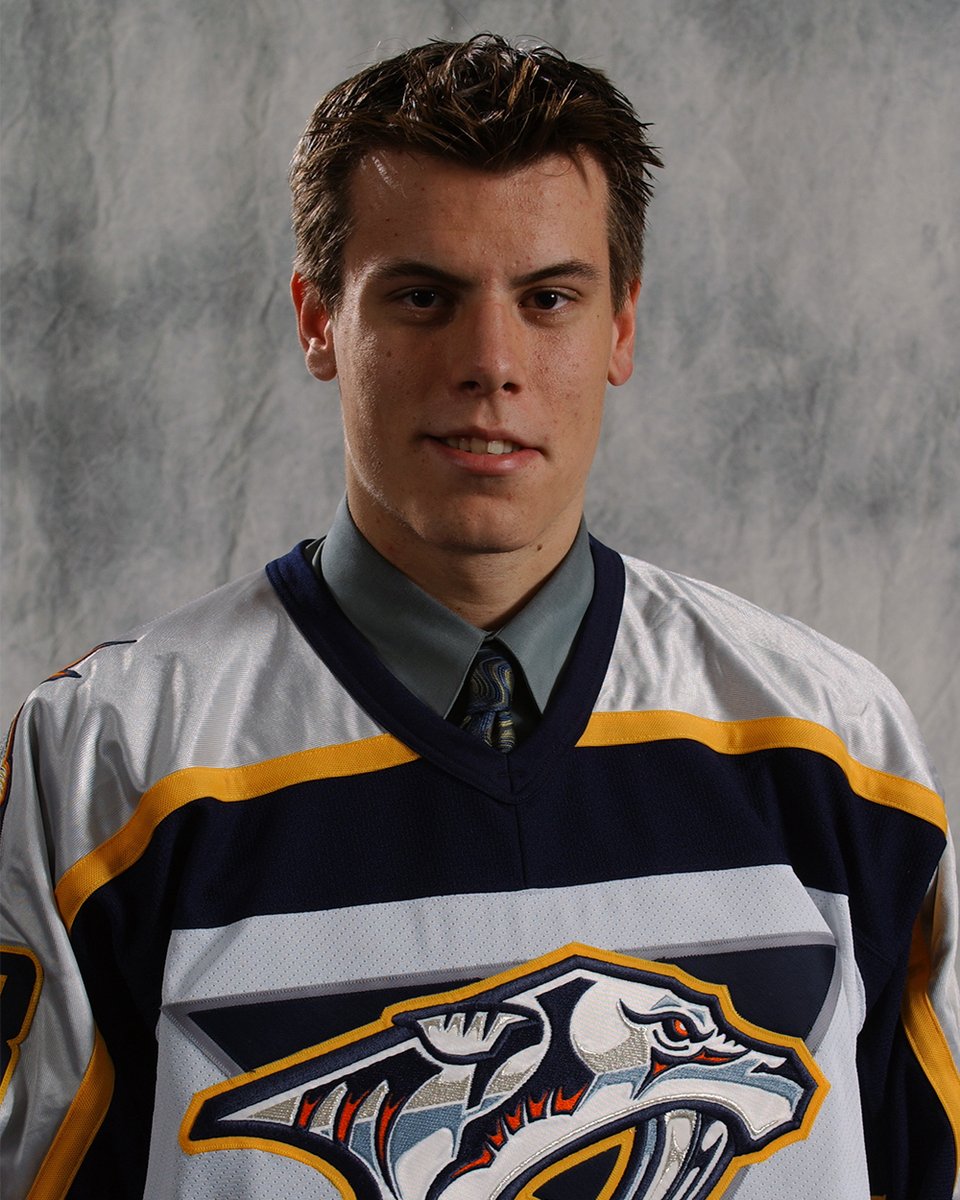  𝟸𝟸/𝟶𝟼/𝟸𝟶𝟶𝟹 Repêché par les Predators de Nashville au 49e rang. Drafted 49th overall by the Nashville Predators.