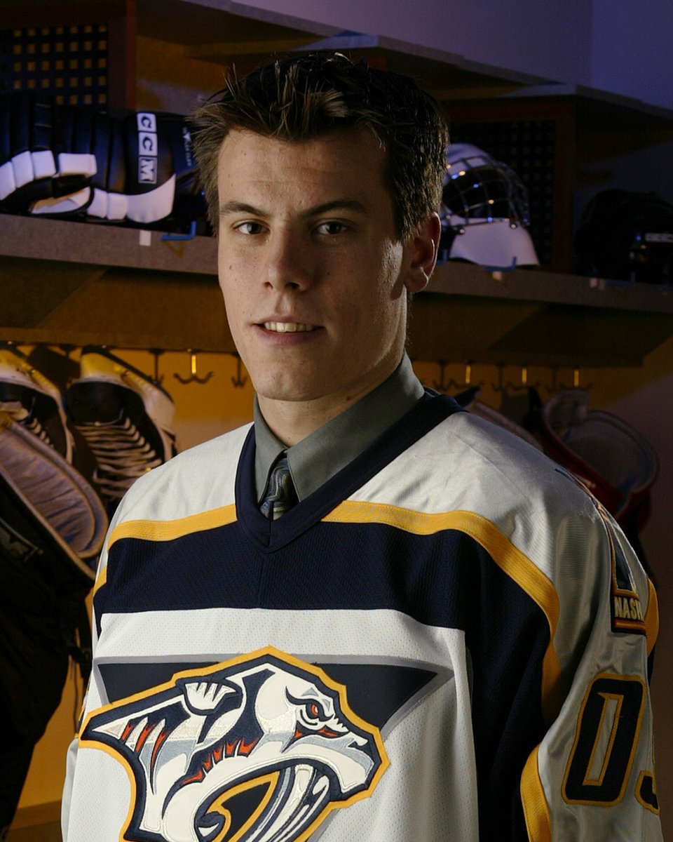  𝟸𝟸/𝟶𝟼/𝟸𝟶𝟶𝟹 Repêché par les Predators de Nashville au 49e rang. Drafted 49th overall by the Nashville Predators.