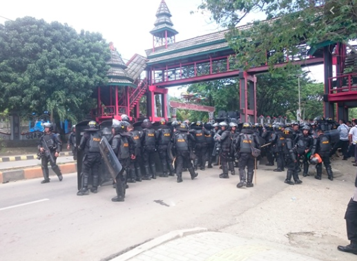 NMetherall's tweet photo. In 2015, I taught at the University of #Cenderawasih in #WestPapua. 

Activists would hold protests, the police would come and then the military... We would have to cancel classes.

This has been happening for years... #FijiFirst is driving @UniSouthPacific down a #SlipperySlope. https://t.co/RKrTUoLfxl