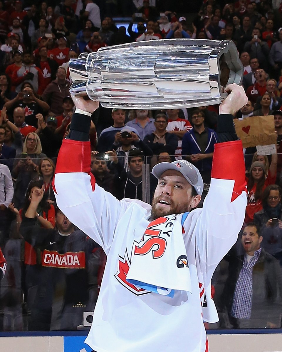  𝟸𝟿/𝟶𝟿/𝟸𝟶𝟷𝟼 Remporte la Coupe du monde de hockey pour le Canada, à Toronto. Wins the World Cup of Hockey with Canada in Toronto.