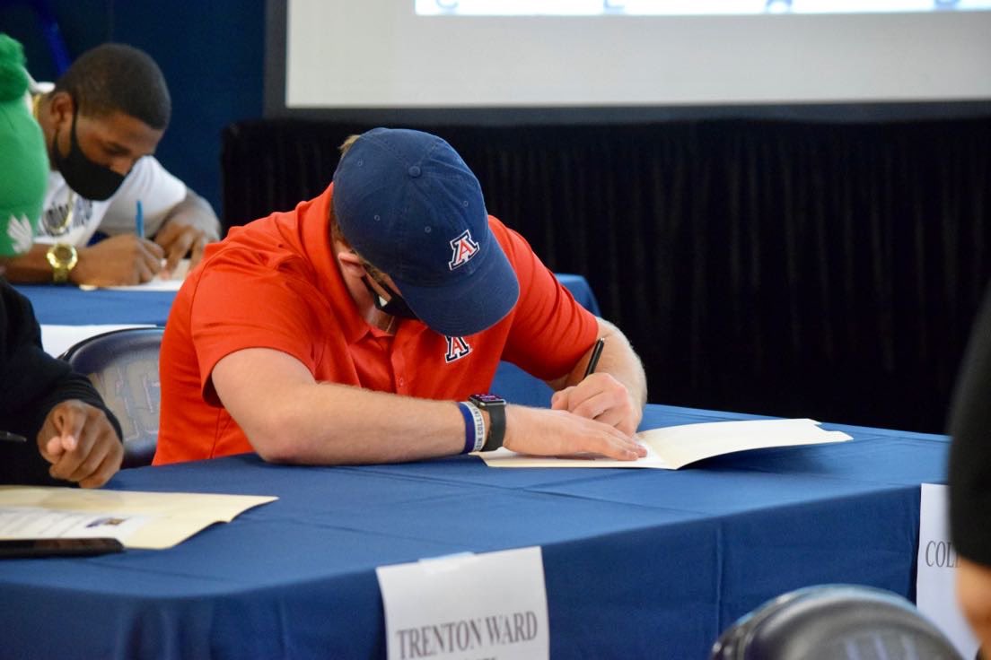 colbypowers8's tweet photo. Dreams turned into reality. Now let’s work! #BearDown https://t.co/25mZu5K8ms