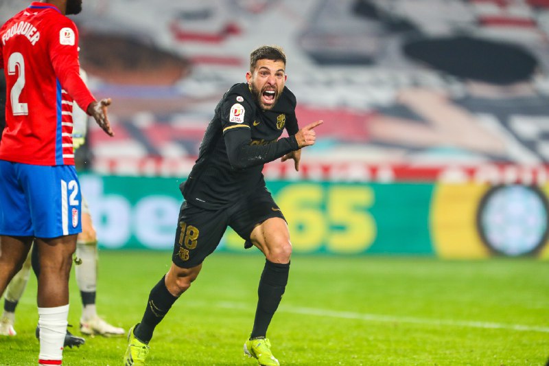 Jordi Alba, do Barcelona, comemorando gol na partida contra o Granada