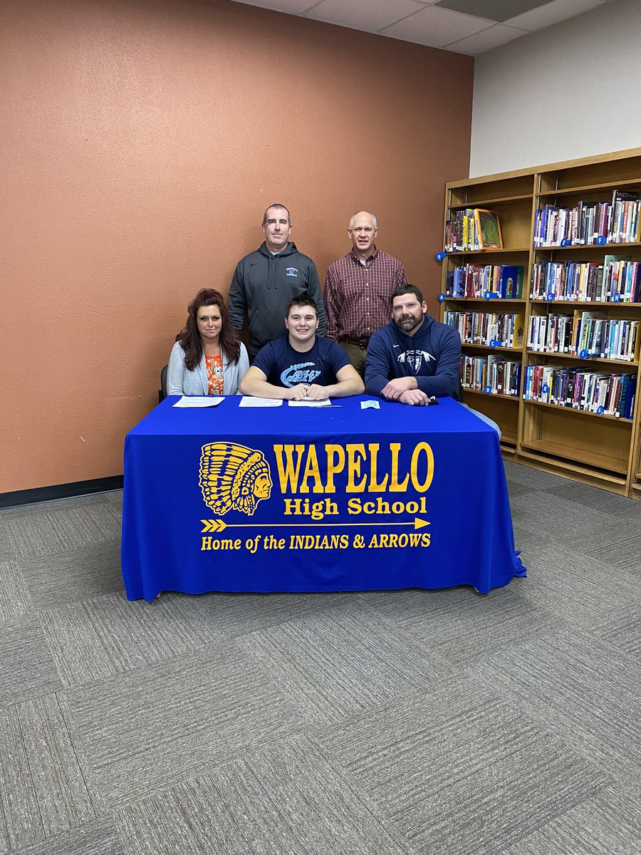 coachtp20's tweet photo. Officially a Peacock! Congrats Rhett! @Rhettsmith60 @Smitty0218 @Upper_Iowa_FB https://t.co/qyiB2OZBMu