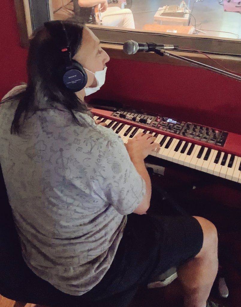 yo_soy_desha's tweet photo. Siempre acompañada por los mejores músicos, parte fundamental en este hermoso proyecto.
.
.
.
#musica #blues #music #cantante #compositora #cancion #cantautor #cantautora #musically #amorporlamusica #bluesrock #bluesmusic #rockmusic #blueswoman #pop #popmusic #bluesargentino https://t.co/0mfgNfed1v
