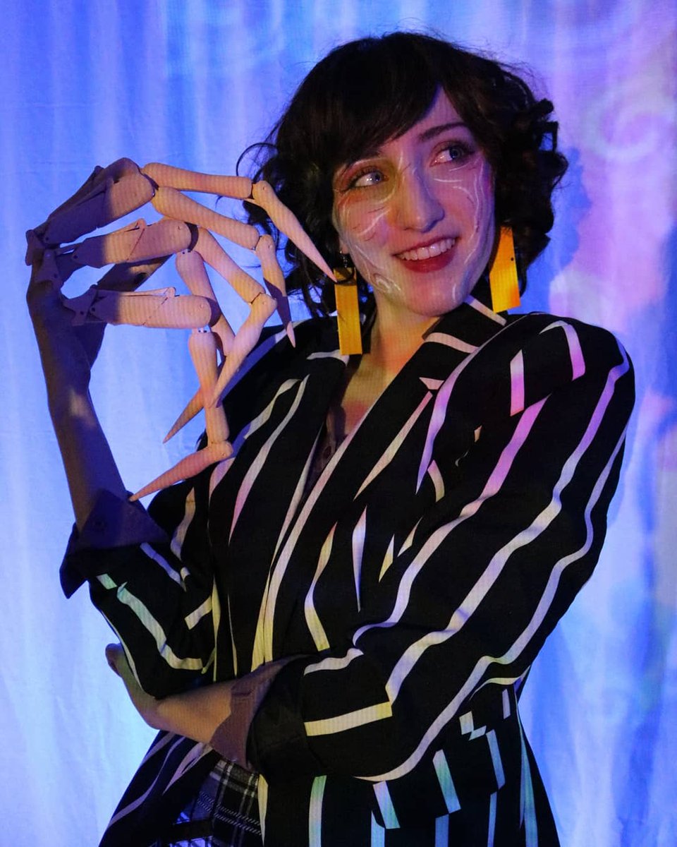 taylorafangirl's tweet photo. "I just wanted to add my vote to the disappointed side" 

#magpod #themagnusarchives #magnuspod  
Helen cosplay!! With articulating fingers! https://t.co/jCXTuBVO4x
