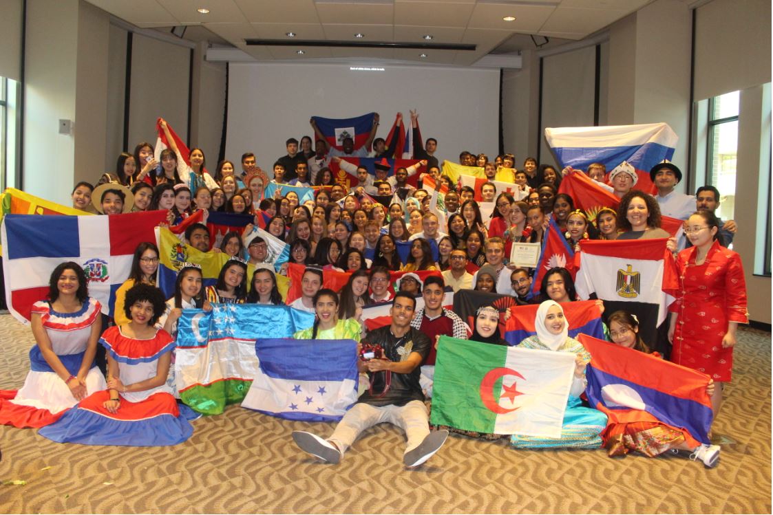 GlobalUGRADWL's tweet photo. Experience the US higher education system, develop key leadership and professional skills, and become a part of a network of more than 2500 alumni from over 60 countries! Apply to the Global UGRAD Program by February 28: https://t.co/rtTTRhZJmN https://t.co/Nv14Hxsf6J