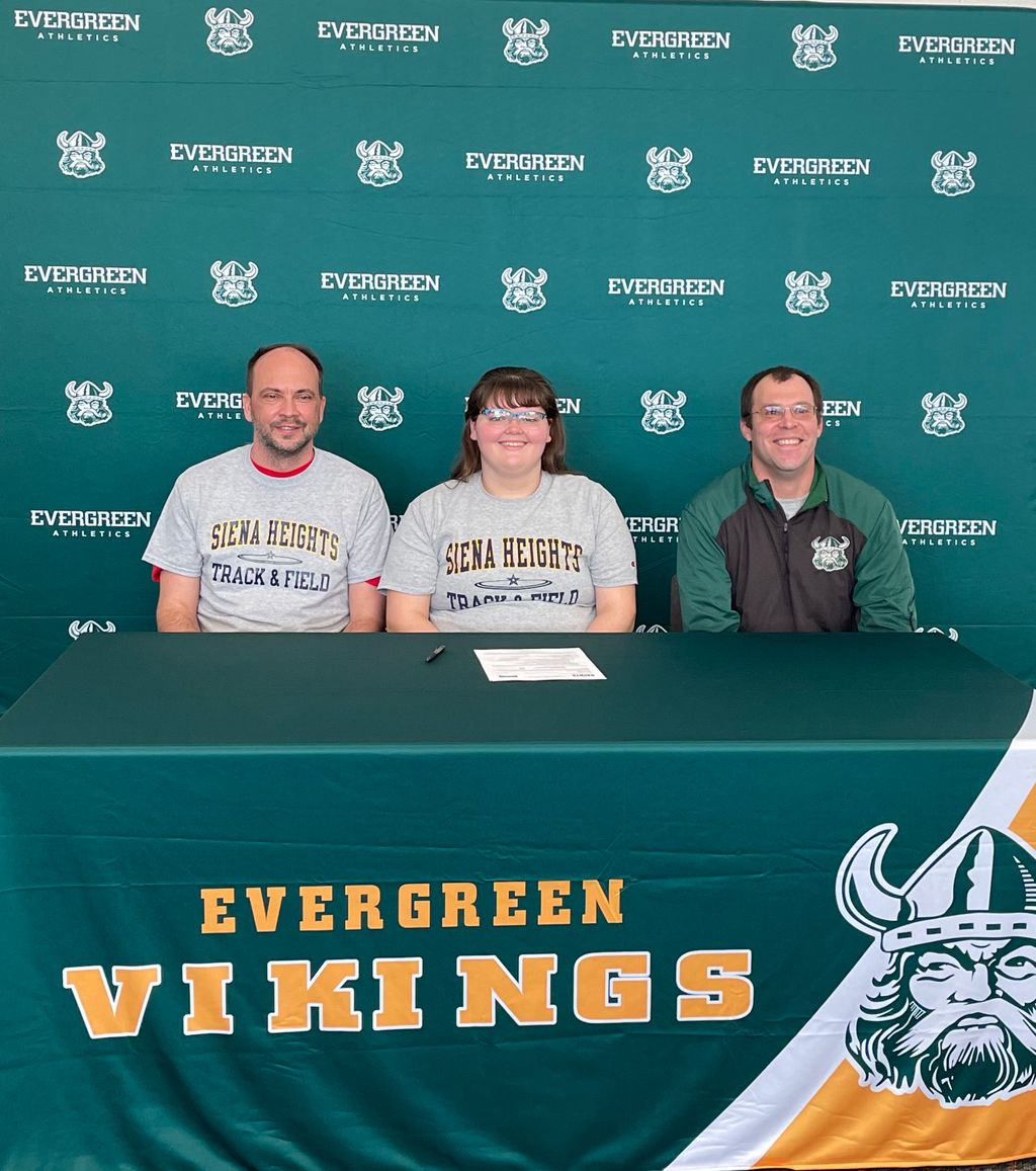 EVGvikings's tweet photo. 🚨 Signing Day 🚨

Congratulations to Jordan Lumbrezer on signing her National Letter of Intent to continue her Academic and Track &amp; Field career at Siena Heights University! #NextLevelViking https://t.co/Y3H223ZGjY