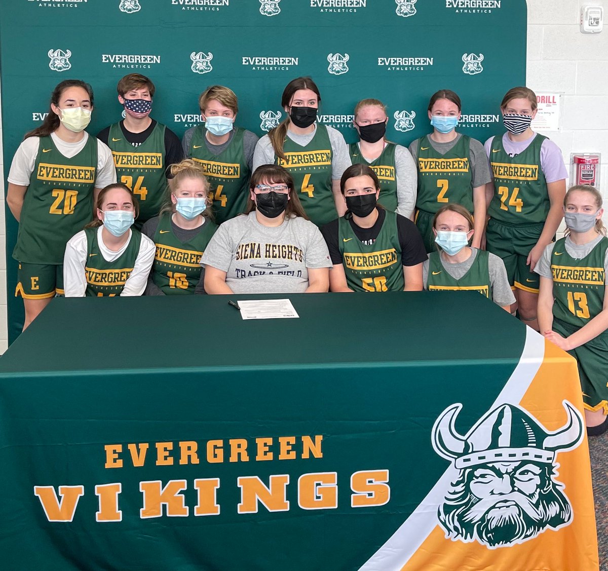 EVGvikings's tweet photo. 🚨 Signing Day 🚨

Congratulations to Jordan Lumbrezer on signing her National Letter of Intent to continue her Academic and Track &amp; Field career at Siena Heights University! #NextLevelViking https://t.co/Y3H223ZGjY
