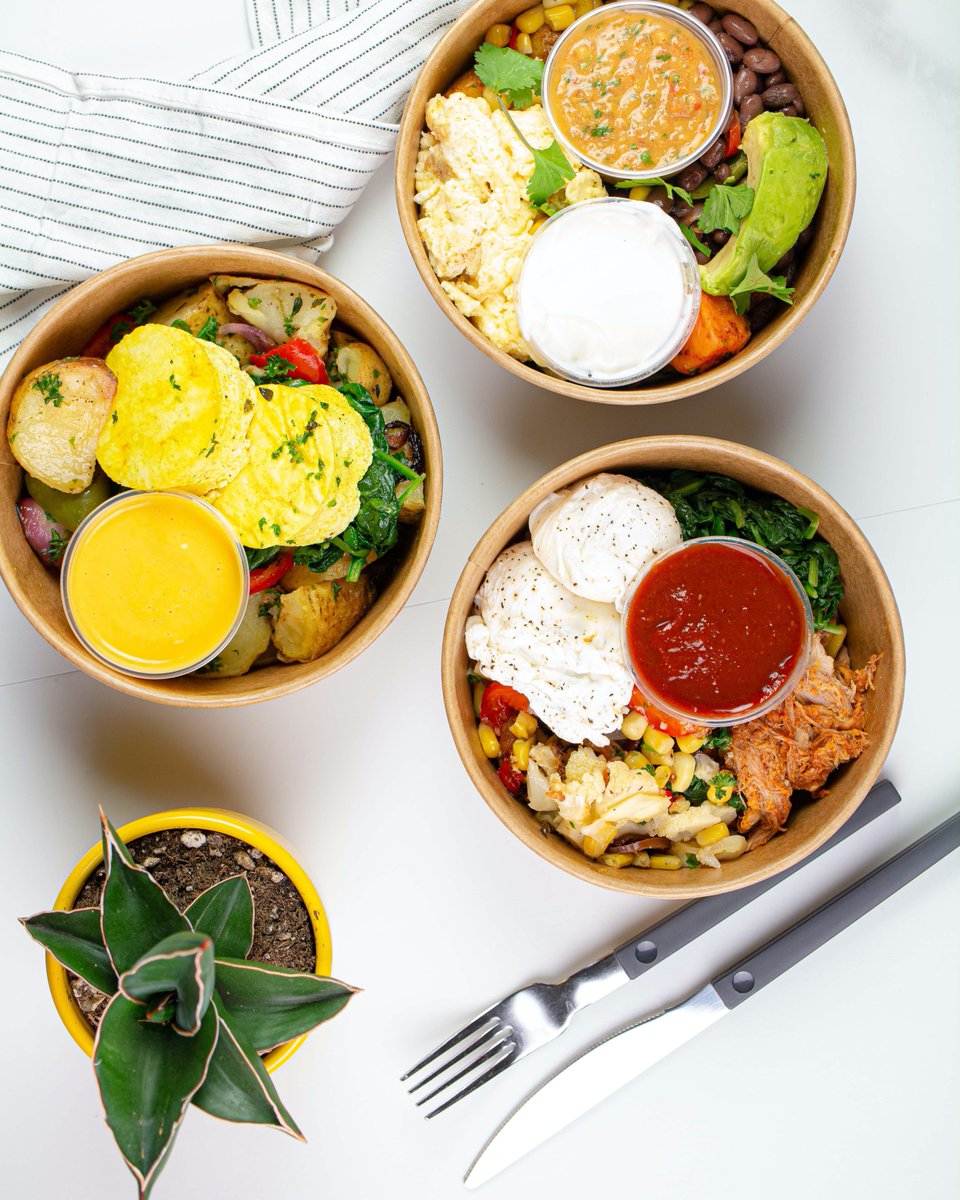 UpMeals's tweet photo. Breakfast goals! 😍 Which one would you pick? 

Huevos Rancheros🍳
Vegan Eggs Benedict 🌱
Keto pulled pork breakfast bowl 🥚

#getUpMeals #healthybreakfast #healthyvendingmachine #healthyfood https://t.co/BzHxsZaBxf