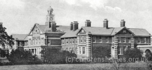 Childrens_Homes's tweet photo. Webb #Orphanage at #Crewe - former tutor there Roy Chapman is writing an article, maybe even a book, on the place (closed 60 years ago on 31 March) and wants any  information, photographs, documents, memories - contact: egeriast1@hotmail.co.uk https://t.co/tYxskjDhFe