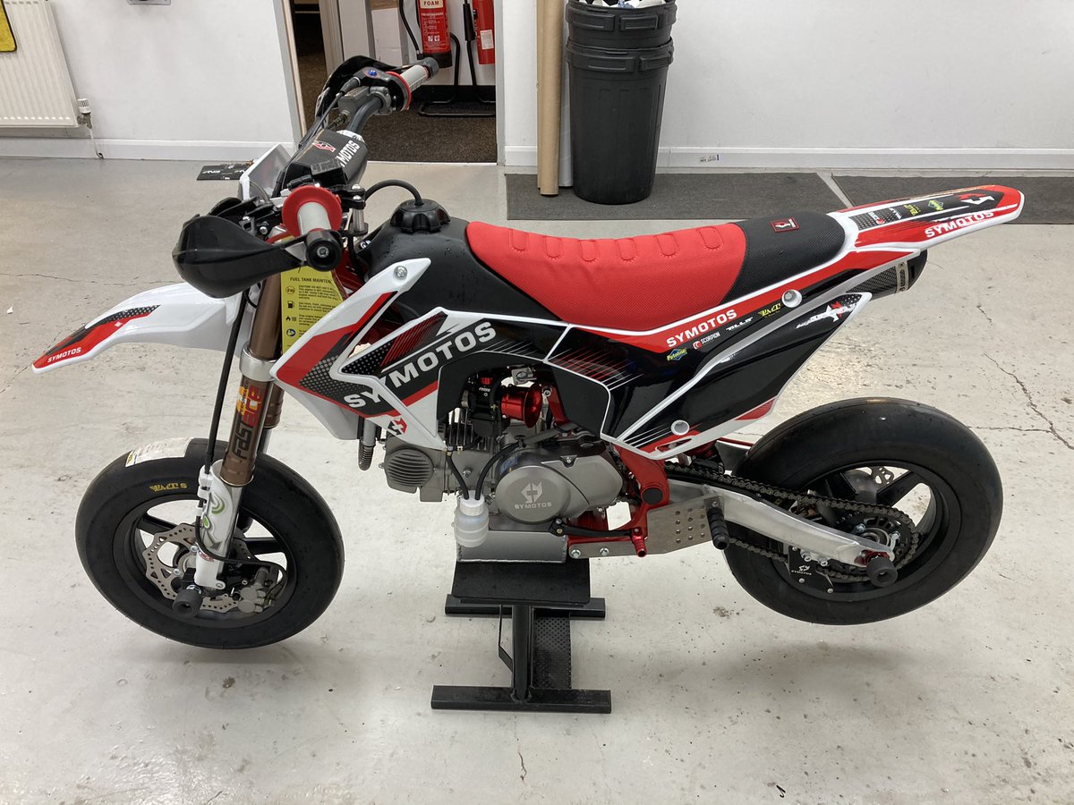 HarleyRush70n's tweet photo. Got something to remind me how to ride a motorbike again when this lockdown lifts. Got a new Symoto 140 📷🔴🔘
Race season is still out of sight so keep posted throughout February to see progress on the personalisation details on the bike👌🏻
#pitbikeparts #HR70 #februaryproject https://t.co/w7wbpwY7UU