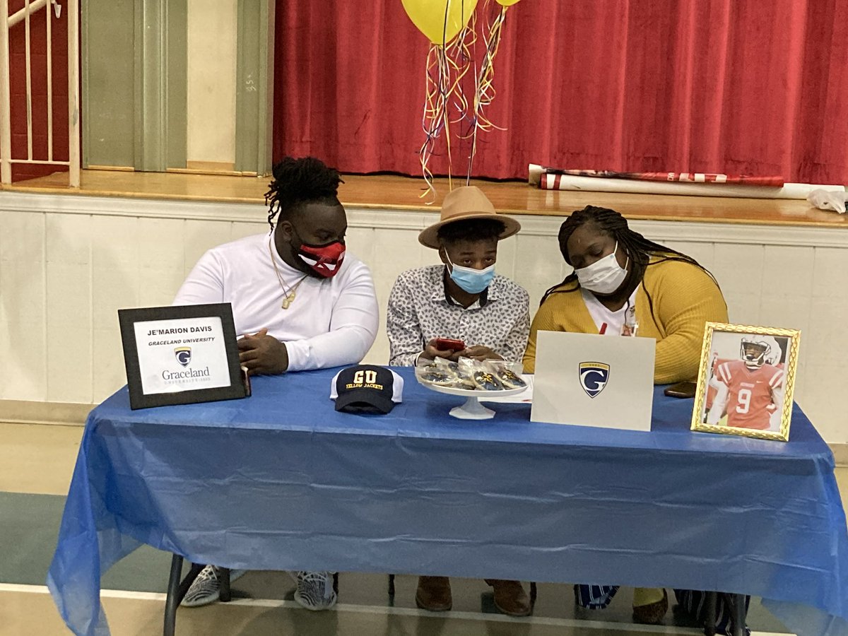 marcusyanez's tweet photo. Extremely, extremely proud of these 5 young men, signing their letter of intent this afternoon. That’s right, FIVE!! Twitter won’t let us be great and only let us post four. Another Great day to be a Richwood Ram. https://t.co/teVfkOk4pI