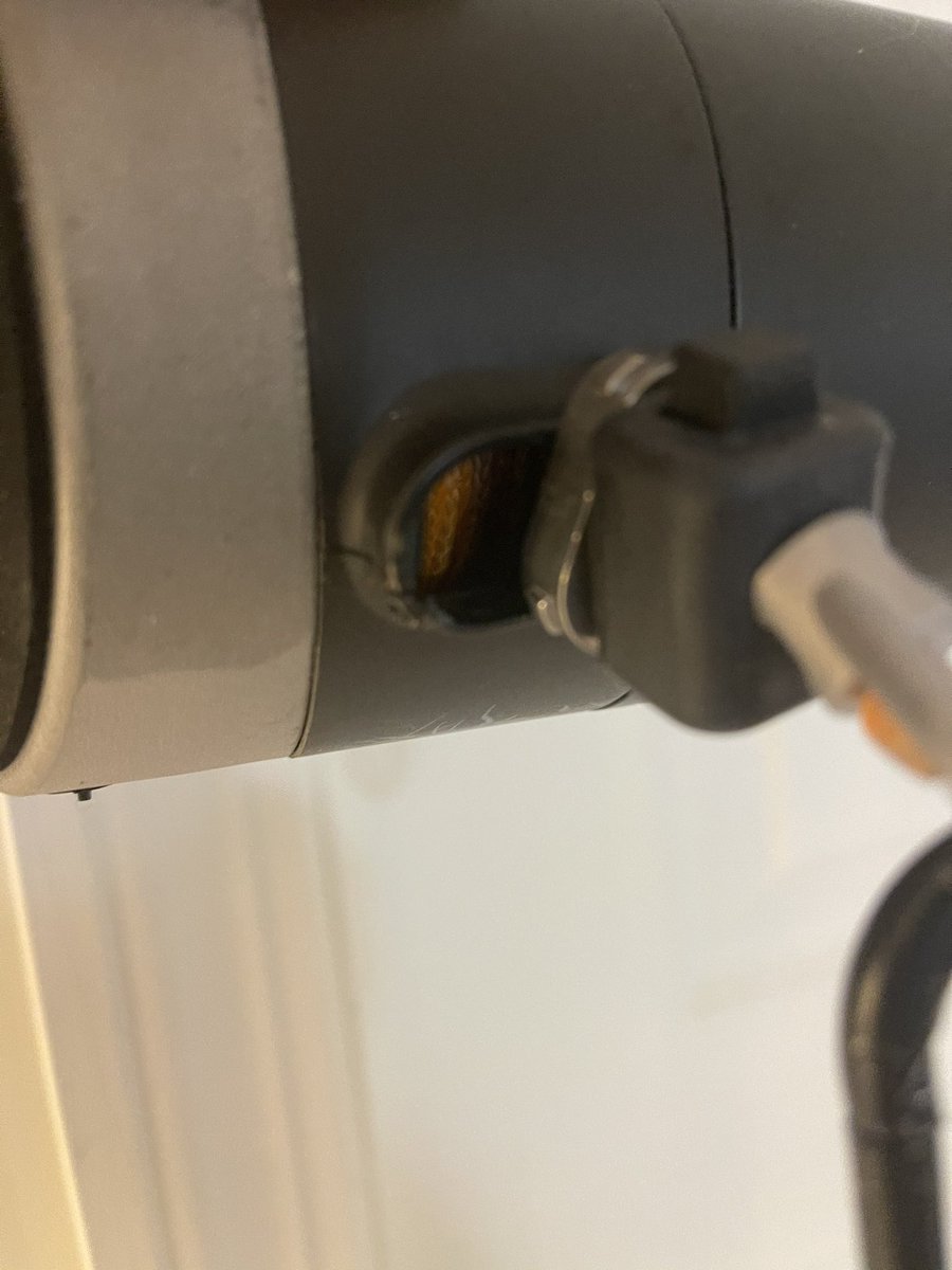 tpiehler's tweet photo. @MAXPROdetroit well this just happened this morning.  I am hoping it’s covered under warranty https://t.co/sHwiDyF8LS