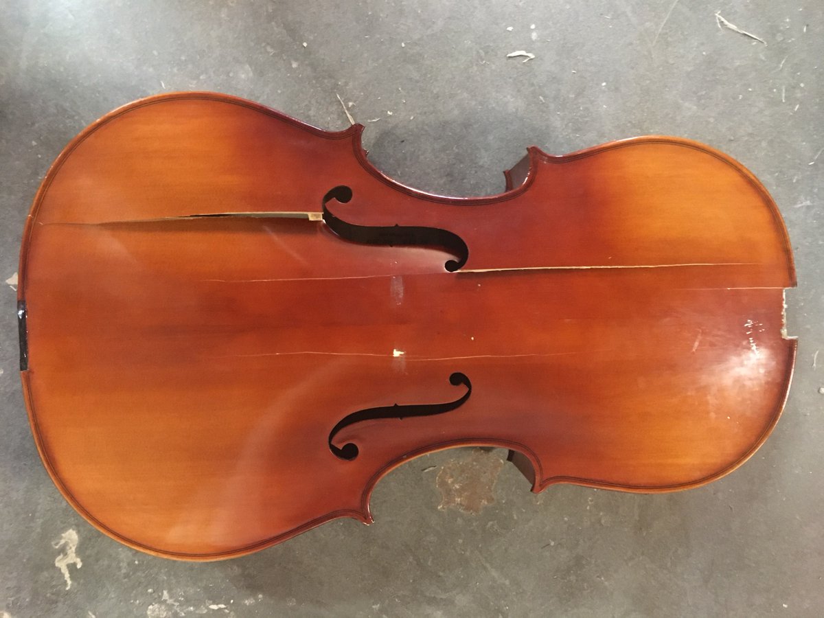 KCStrings's tweet photo. Ouch!..
Unfortunately, this instrument got dropped.
Fortunately, this #cello was a rental from us and our clients were able to come in and swap out their instrument for another for FREE!
Learn more: https://t.co/HZk9KSTDHi
#KCStrings #Violin #Viola #Doublebass #SupportLocal https://t.co/yTkm2nYxXx