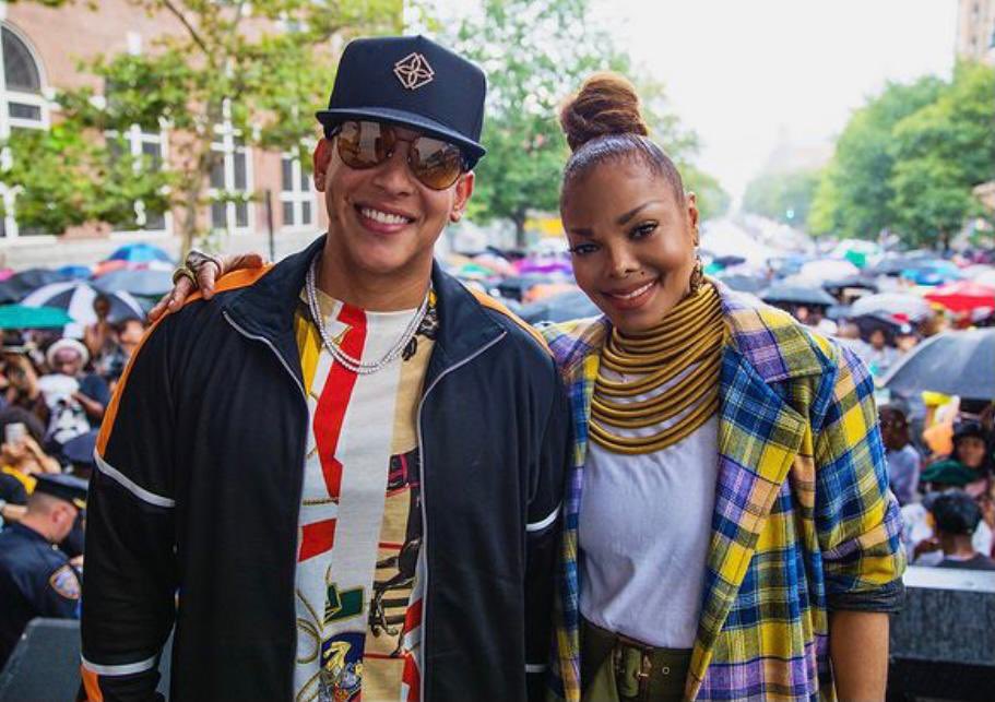 JanetJackson's tweet image. Enviandote amor hoy @daddy_yankee 🤗