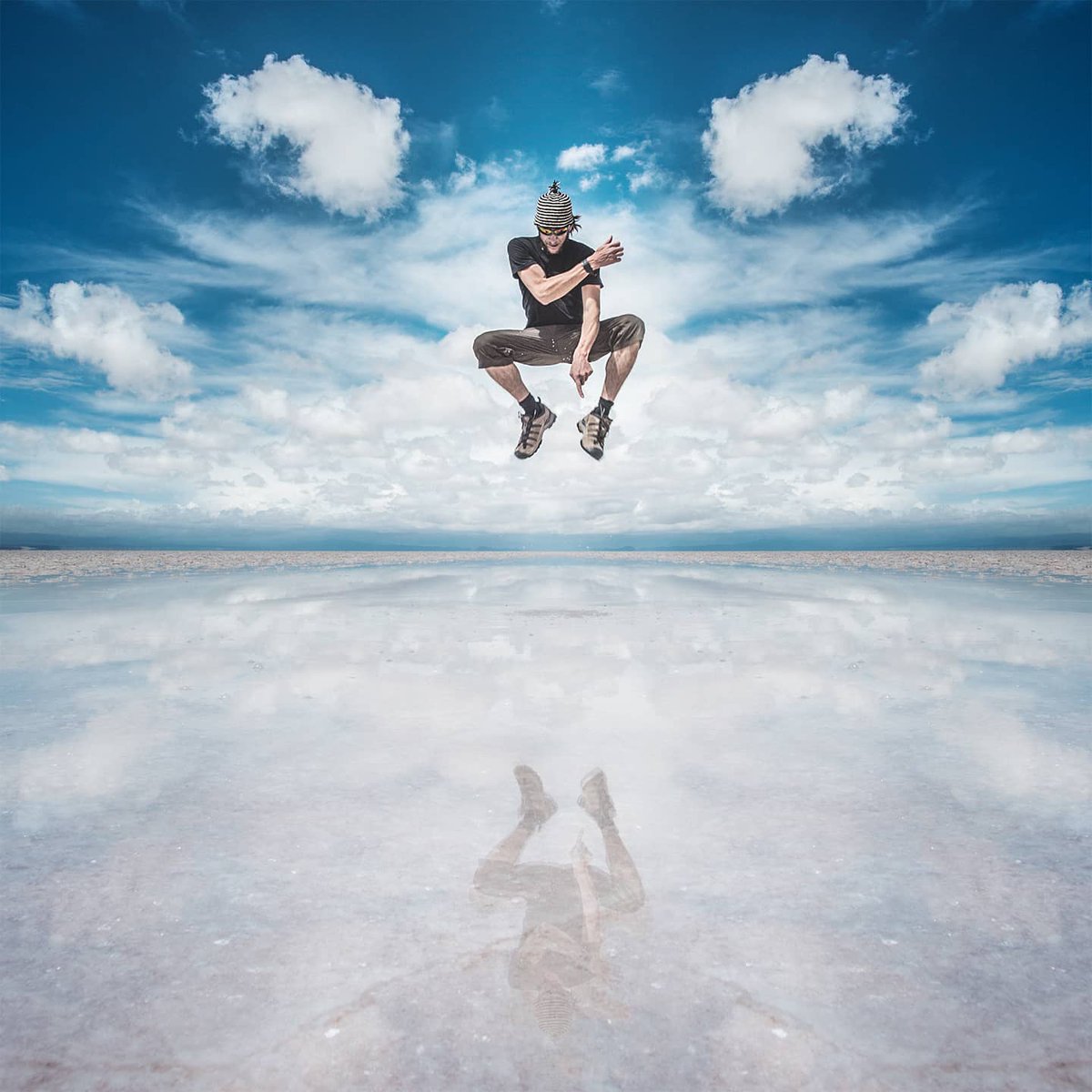 Nature made mirror ♥️

📍:Salt flats,Bolivia.

Jumper : <a href="/ericpare/">Eric Paré</a> 
#GlobeJumpers#keepjumping