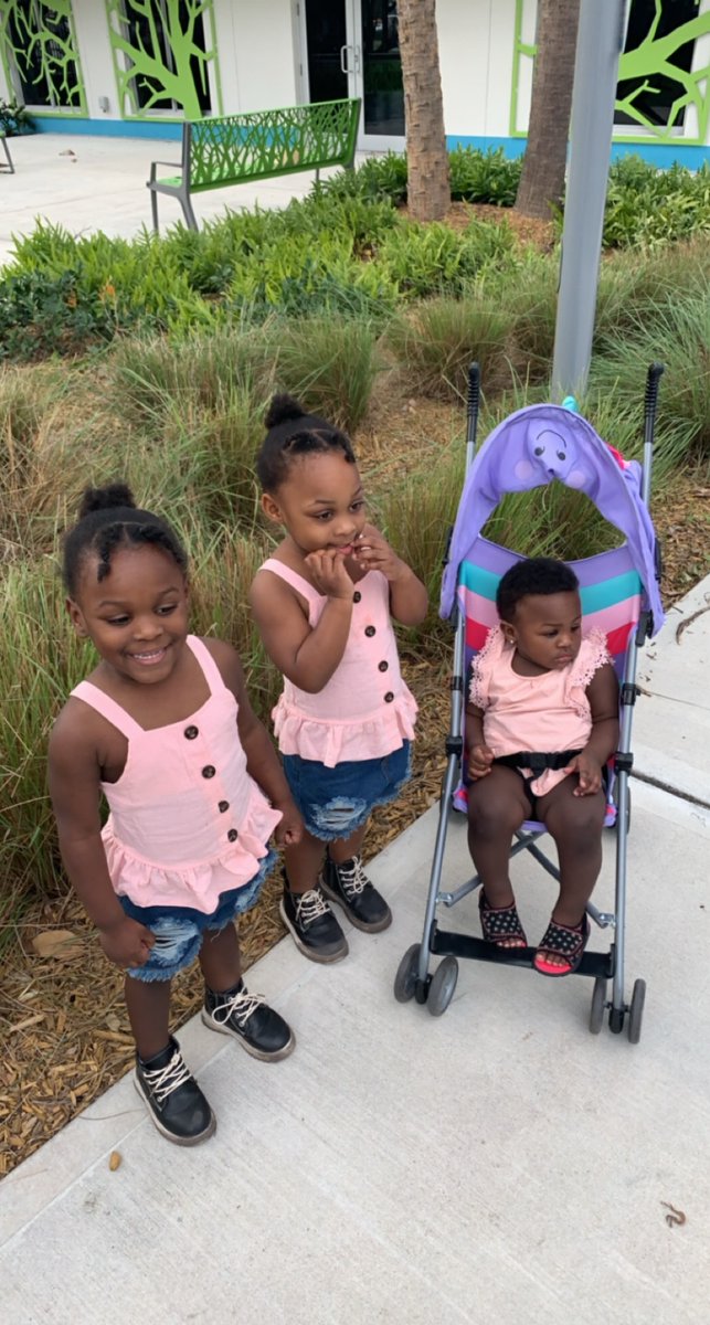 _DoubleeProblem's tweet image. 👩‍👧‍👧