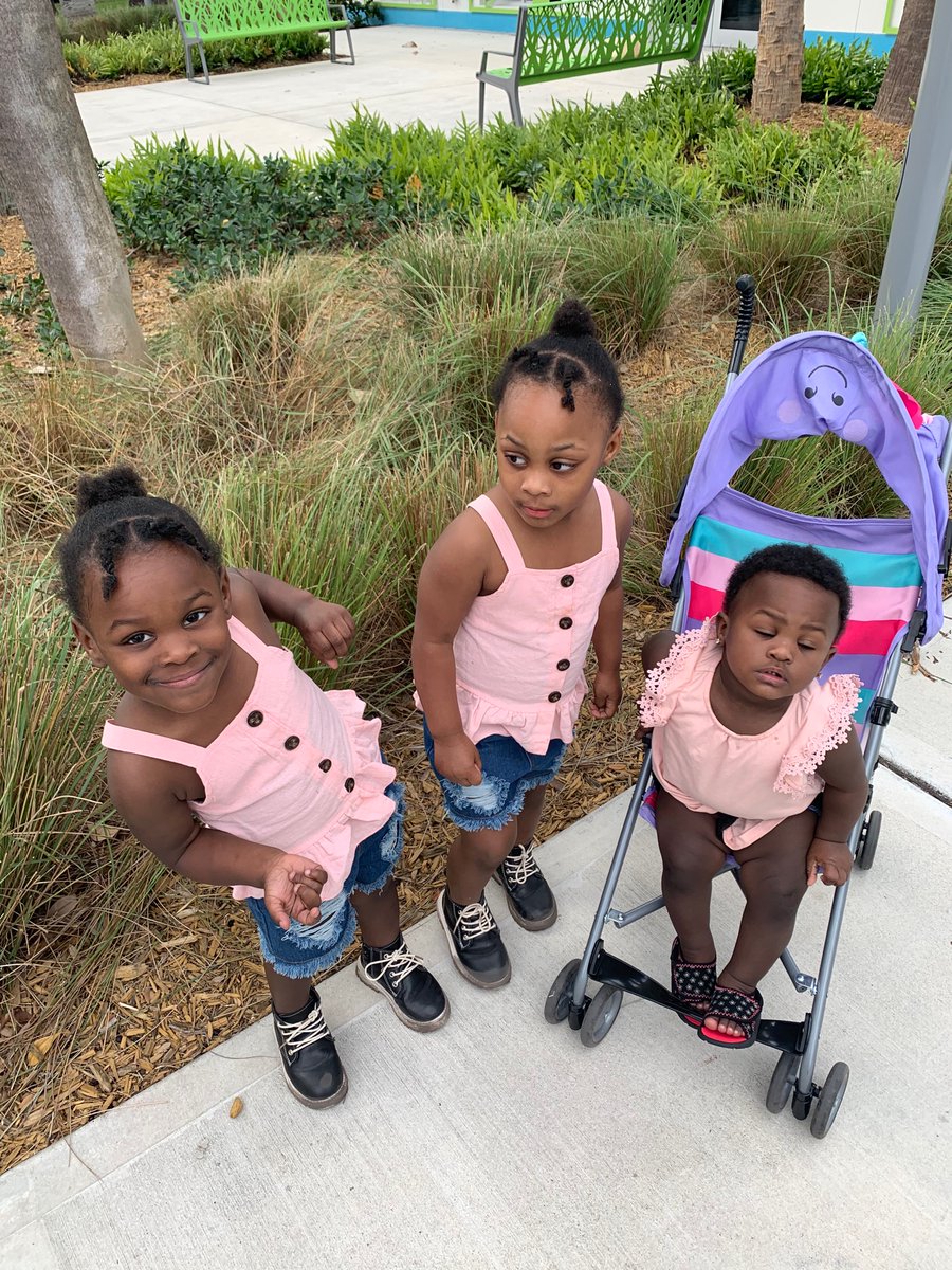 _DoubleeProblem's tweet image. 👩‍👧‍👧