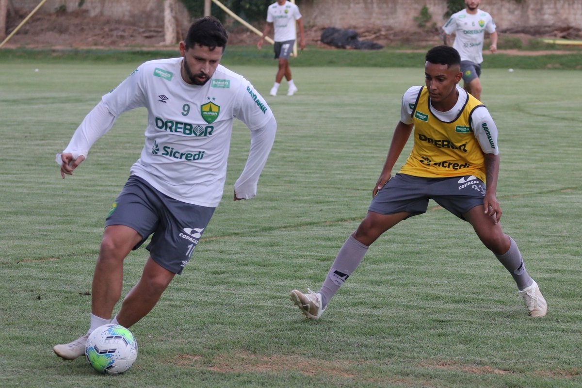 Cuiaba Esporte Clube Hoje Os Jogadores Do Dourado Realizaram Uma Atividade Tecnico Tatica Sob O Comando Do Tecnico Interino Franco Muller Em Preparacao Para A Partida De Sexta Contra O Vila