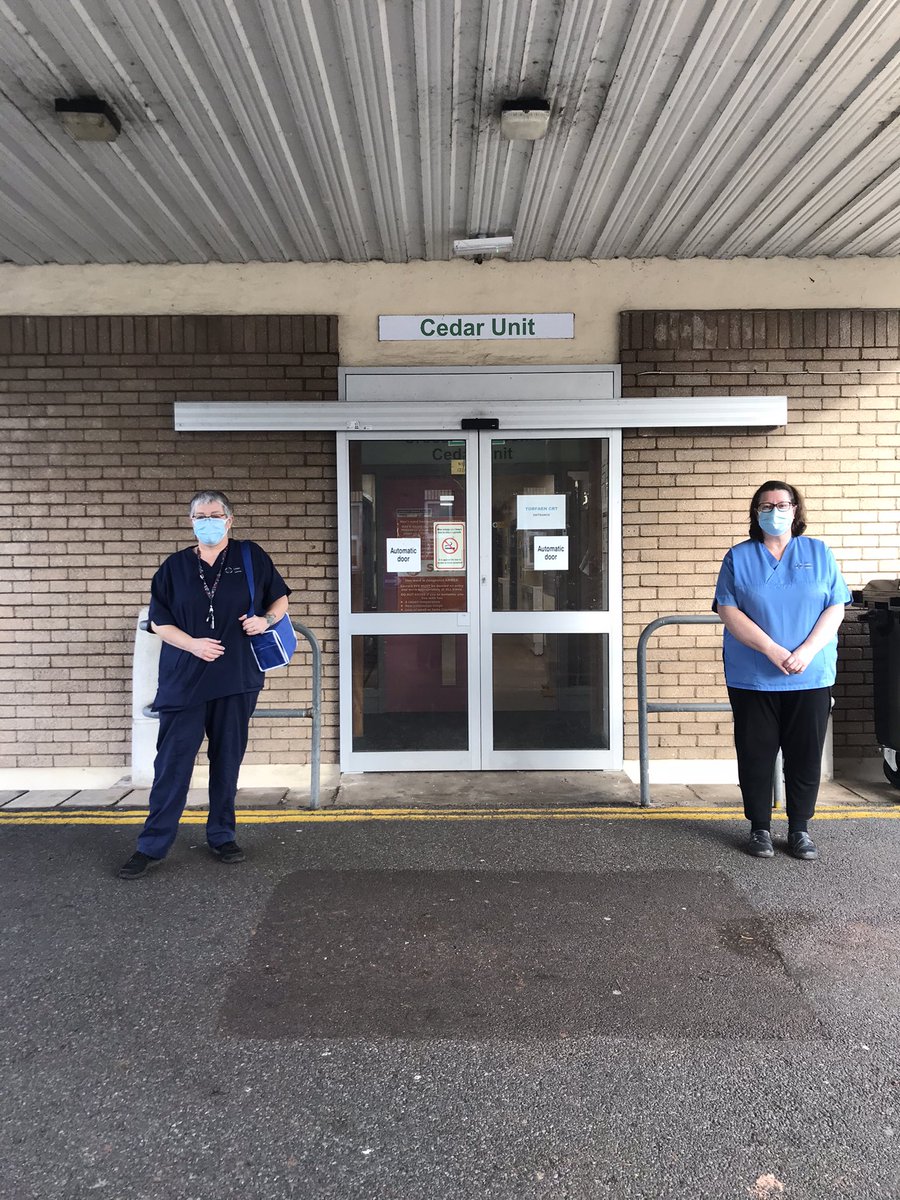 baulch_hannah's tweet photo. Torfaen district nurses and Torfaen CATCH team making history delivering the COVID 19 vaccine to our vulnerable housebound patients @RichardPryce3 @rachelpiki @webber_joanna @TorfaenH @AneurinBevanUHB @Jones2Rhiannon https://t.co/jQHuaMzZFz