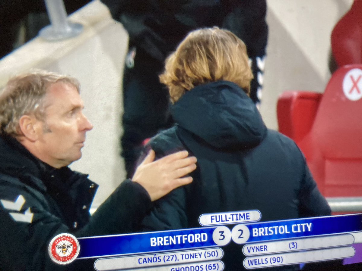 Debbee75's tweet photo. 3-2 FT...shame we conceded late on but we are now knocking on the door of The Canaries...Up to second...Up The Bees! 🐝⚽️♥️👏🏼😃 #BREBRE #BrentfordFC #UpTheBees https://t.co/FekCTcgteS