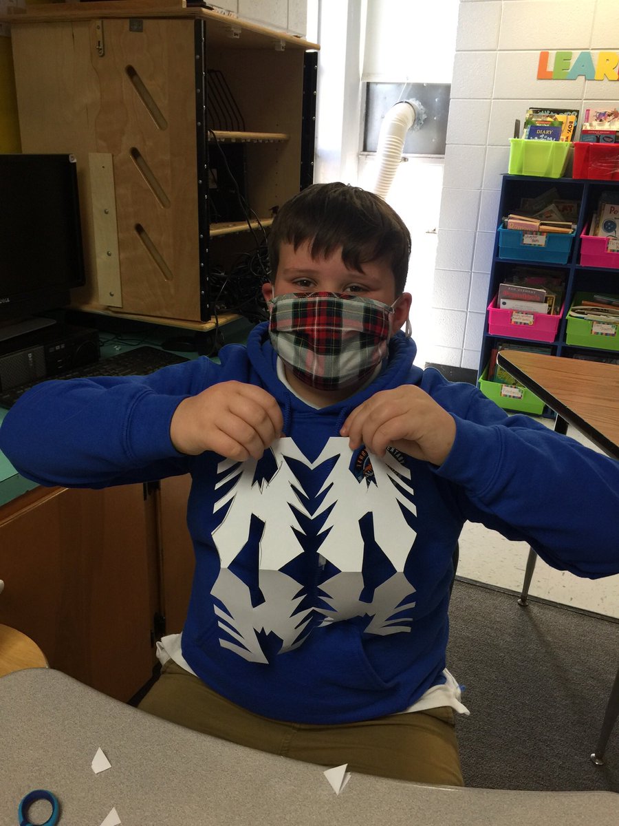 library_terry's tweet photo. Terry Tigers create Snowflake Symmetry #STEAMEducation #BooksArtScience SnowflakeBentley @library_terry @MichaelPoore1 @lorilms @lrsd_terry @LrsdMedia @redheadteach https://t.co/Fq2TeGC4Hc