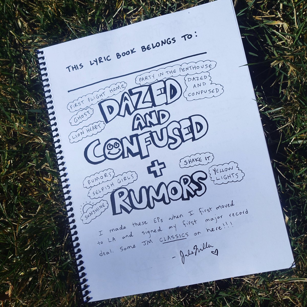 jakemiller's tweet image. THE NEW LYRIC BOOK 😍📖