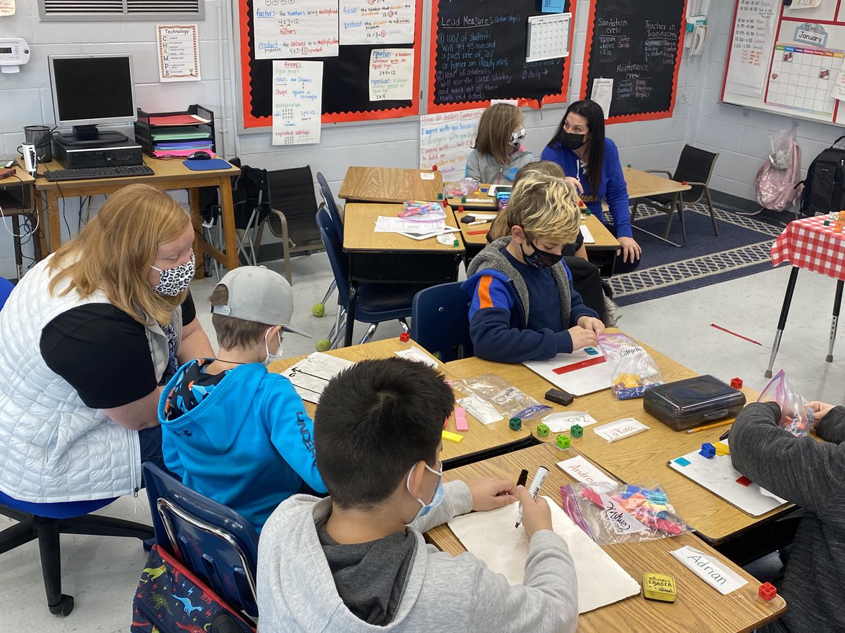 HCPSLanier's tweet photo. Our first #lessonstudy of the year! Such a powerful learning tool to plan, analyze, and debrief a lesson together with a collaborative team! 🙌🙌  @melissam505 https://t.co/5yQPoiv3OK