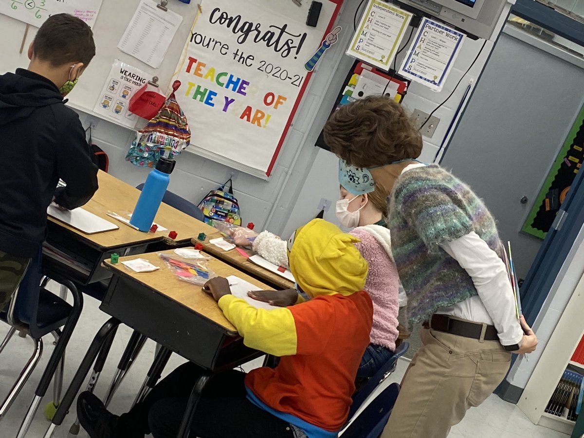 HCPSLanier's tweet photo. Our first #lessonstudy of the year! Such a powerful learning tool to plan, analyze, and debrief a lesson together with a collaborative team! 🙌🙌  @melissam505 https://t.co/5yQPoiv3OK