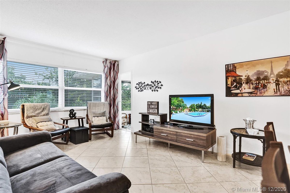 soflasteph_'s tweet photo. The long house hunt is finally over. Contact me now for a showing! #homesforsale  https://t.co/cCgqtjWSFt https://t.co/bsTYMbONpP