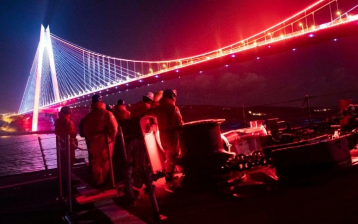 #USSPORTER Füze fırkateyni İstanbul Boğazından geçip,Karadeniz'e açıldı.ABD Donanması 'Biz kırmızı da durmayız'paylaşımı yapmış.

Biz gerektiğinde gerektiği gibi durdurmasını çok iyi biliriz.
Rahat olun..
🇹🇷☝️🇹🇷🤘🇹🇷