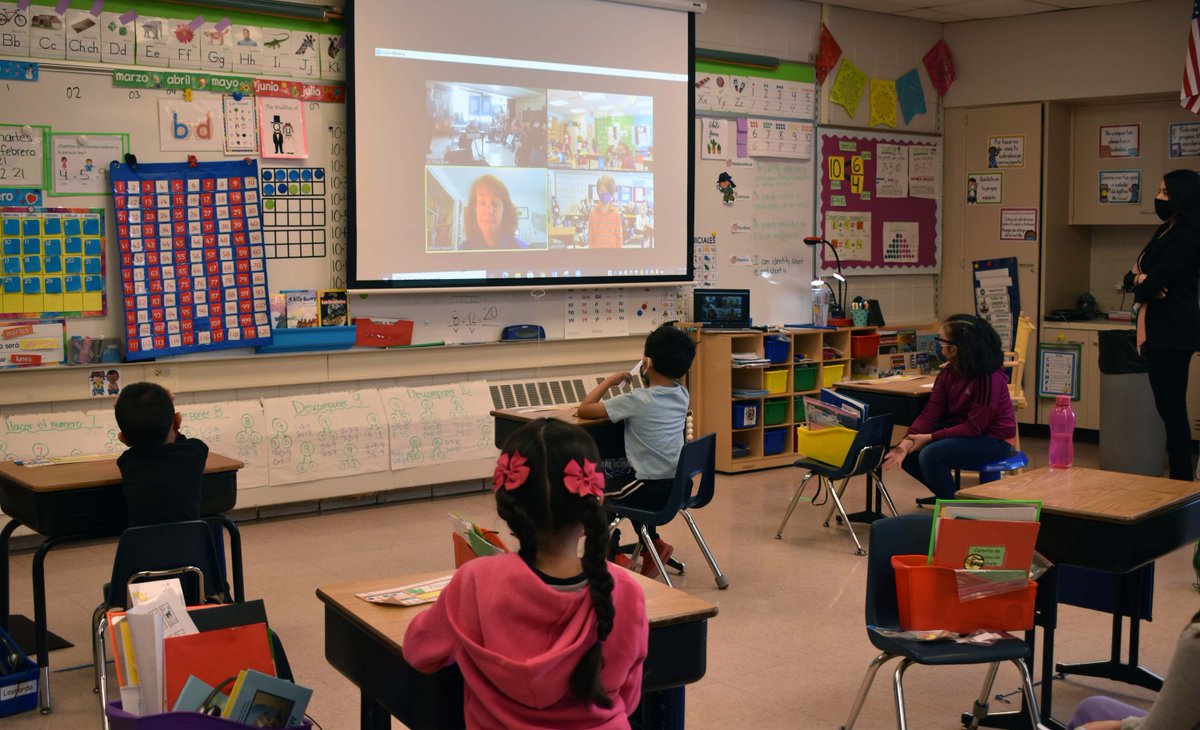 StCharlesD303's tweet photo. Thank you, Mrs. Shaw, for connecting Davis 1st graders with Melissa Stewart. She's written more than 180 science-themed nonfiction books for children (wow!) and was a great resource for our students to work on their non-fiction writing and research. #D303Learns @mstewartscience https://t.co/G19wY2rqVq