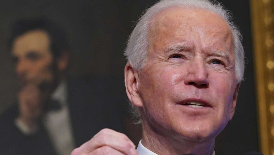 Telemundo's tweet image. Cómo impacta a los inmigrantes las órdenes ejecutivas que #JoeBiden firmó🖊📜 Vía @unnuevodia (📸 #truthout) 👉tlmdo.co/2MR1X3U

#Actualidad