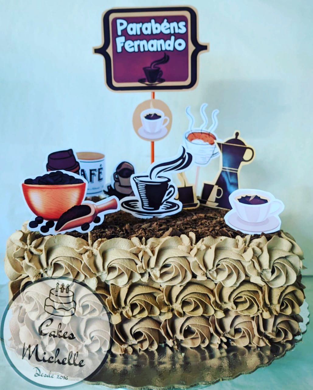 Cakes Michelle on X: Bolo decorado em chantilly com tema