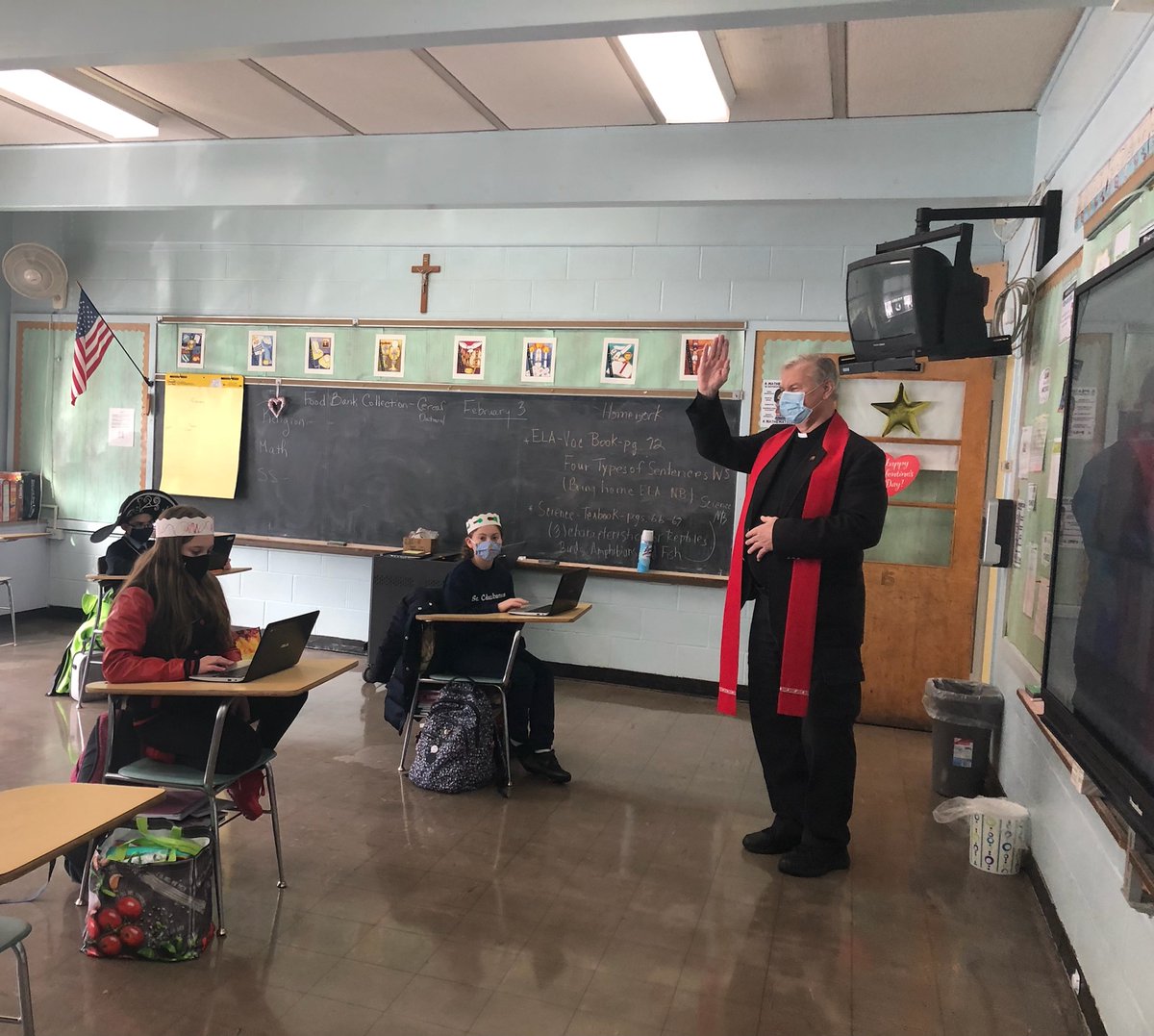 StColumbanus122's tweet photo. Today we celebrated the feast day of St. Blaise and the blessing of the throat. Thank you Fr. Frank for blessing our school community! @ArchNY_Schools @CardinalDolan https://t.co/EffIhI7Tww