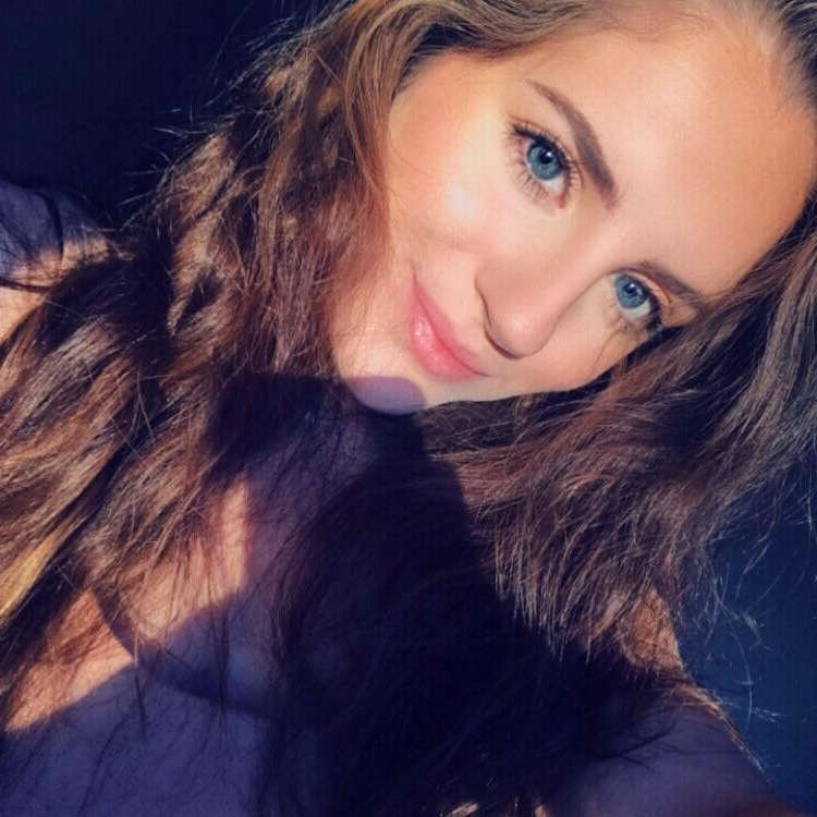 Veronic50207185's tweet photo. 💖 Do you want to try masterbation 🎁 blowjob and flirt 💑📲 #TheGirlNextDoor  
Let's get sloppy:) @Veronic50207185 https://t.co/bpLXzRgbdB