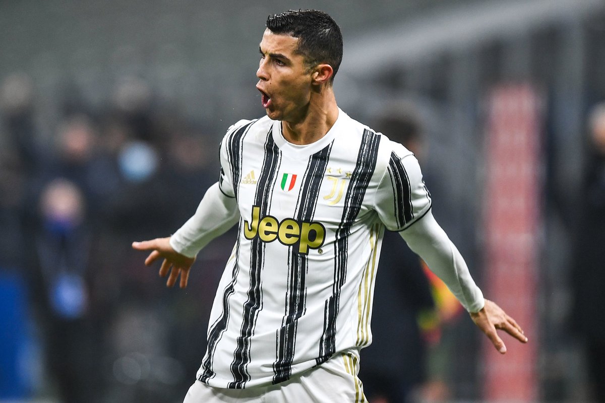ActuFoot_'s tweet photo. Joyeux anniversaire à Cristiano Ronaldo, 36 ans. 🎂

🏆 31 trophées en club, dont 5 Ligues des champions
🇵🇹 1 Euro et 1 Ligue des nations
🥇 5 Ballons d'or
👟 4 Souliers d'or
⚽️ Meilleur buteur de l'histoire de la Ligue des champions
🐐 Meilleur buteur de l'Histoire https://t.co/GNk29JQvN5