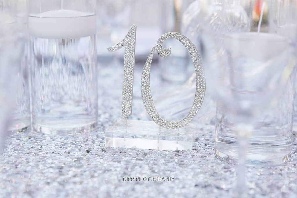 TYWPodcast's tweet image. Wow! Such a stunning #realwedding 😍 Big shout out to the talented professionals: Photographer: @dippphotography  Planner: @mpeeventgroup  #rentmywedding