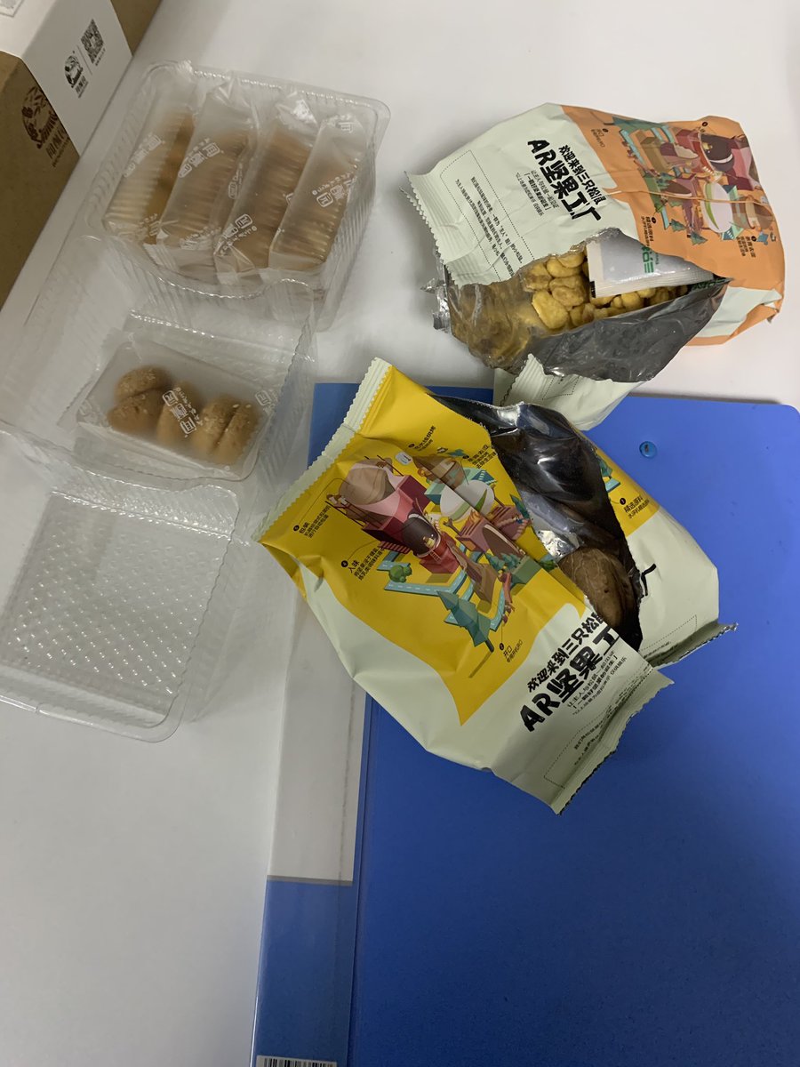JamesCageWhite's tweet photo. There are some food on the table and I’m gonna taste each of them, very yummy very tasty I like it , my colleague is a good guy 😋 https://t.co/6RjooImTKd
