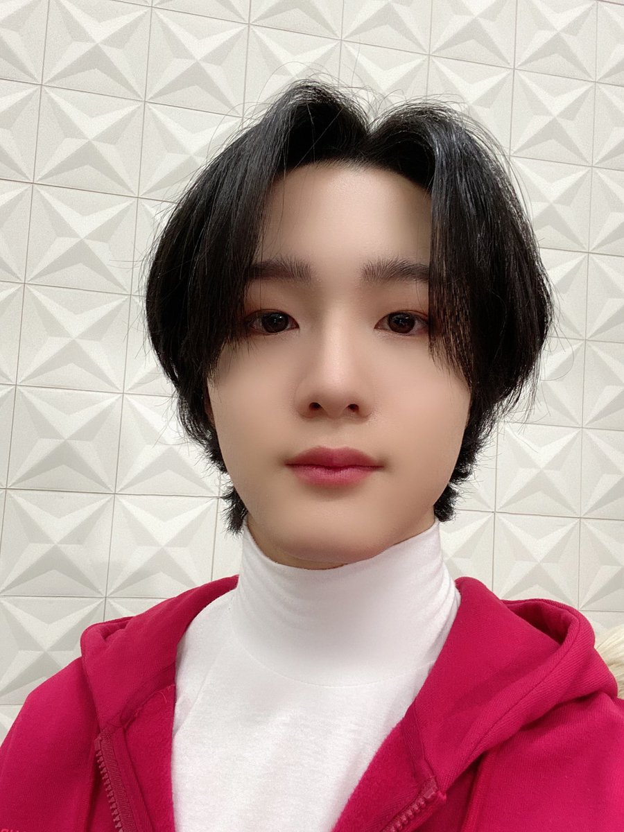 Soul as Melbourne Shuffle-probably listens to lovesick by moe shop on repeat-HE WILL drag you to a boardwalk so you can watch him dance-probably breakdances in the middle of his routine-minghao and soul shuffle competition GO