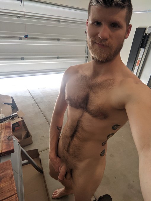 Can do projects naked now ? #gays #gaycock #gayhairy #gayotter #princealbert https://t.co/xUi1mQz8ac
