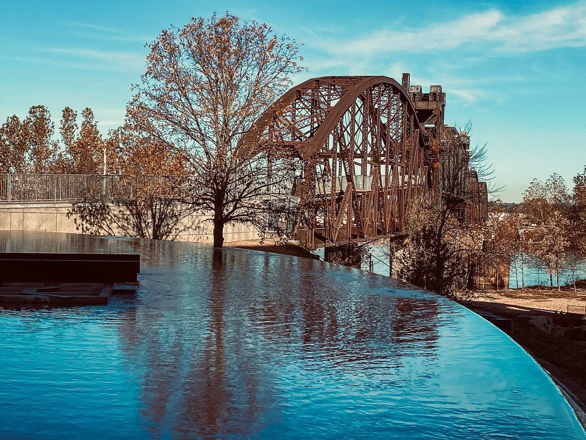 she_studios's tweet photo. Little Rock morning. Clinton Presidential Park Bridge. #littlerock #littlerockarkansas https://t.co/gx29MVb3uu