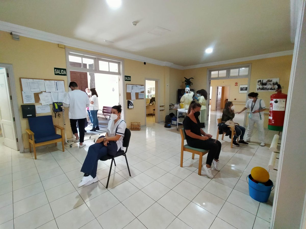 Resi_San_Sebas's tweet photo. En la @Resi_San_Sebas gestionada por @Clece_ ya estamos inmunizados contra la #COVID19 👏👏🌈
Tanto residentes como profesionales hemos recibido la segunda dosis de la vacuna 💉🦠 #YoMeVacuno #residenciasclece https://t.co/jRoq2drTKl
