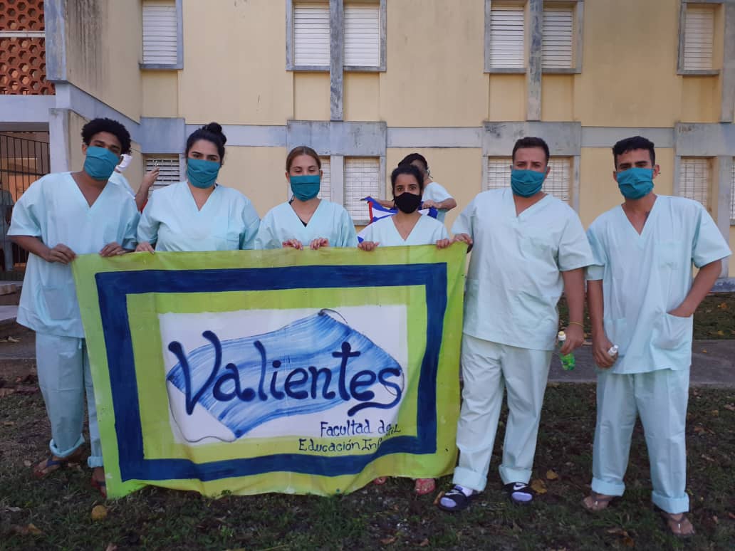 #ValientesPorLaVida continúan los jóvenes de <a href="/UCLVCU/">UCLV 🇨🇺</a> en el enfrentamiento a la #COVID19 ahora en el centro de aislamiento abierto en la sede central #SomosContinuidad <a href="/osanamoleriop/">Osana Molerio Pérez</a> <a href="/yudi_mercedes/">Yudi Mercedes Rodríguez Hernández</a> <a href="/HermesDeCuba/">Hermes G. Aguilera Pérez</a> <a href="/jsaborido50/">José Ramón Saborido Loidi.</a> <a href="/AlexisPerezUJC/">Alexis Pérez Batista</a>