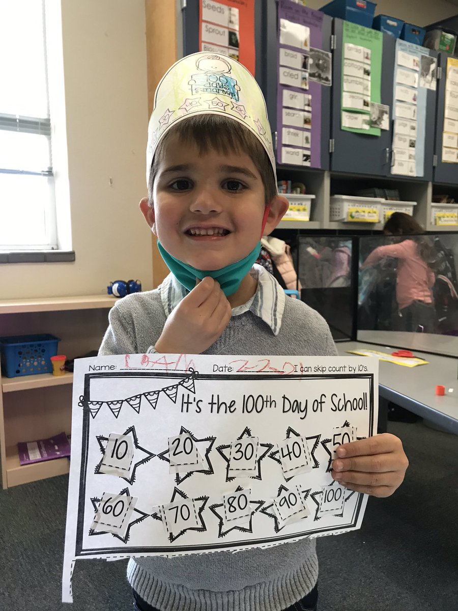AckelsEmma's tweet photo. Happy 100th Day of School! #experienceSLE https://t.co/tytdCWhyci