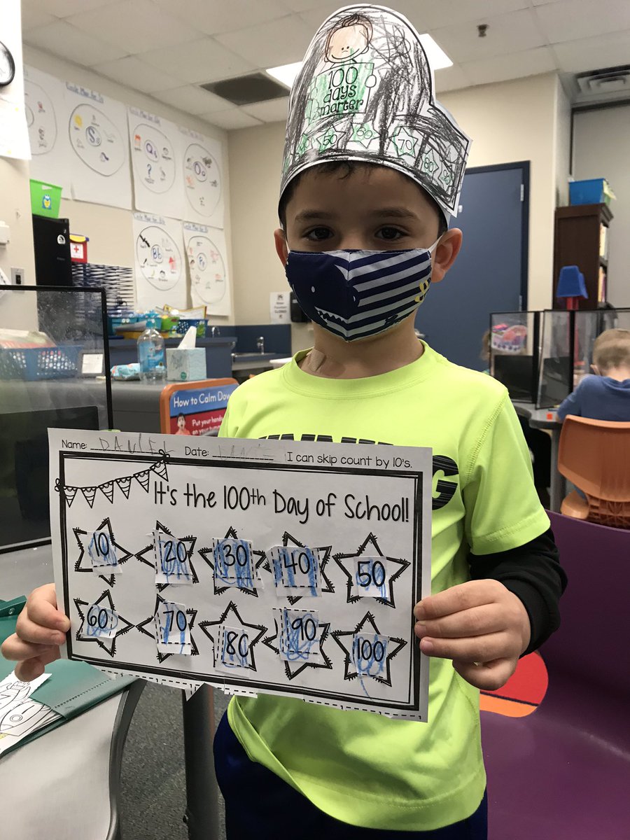 AckelsEmma's tweet photo. Happy 100th Day of School! #experienceSLE https://t.co/tytdCWhyci